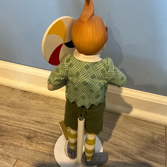 Franklin Heirloom Munchkin Boy with Lollipop Porcelain Doll w/stand Wizard of Oz - Picture 3 of 3